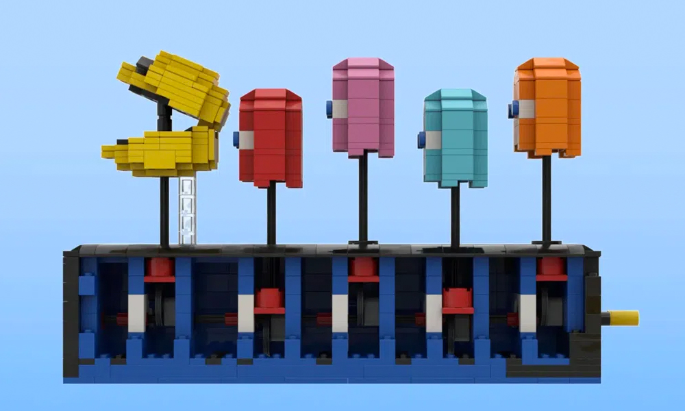 LEGO Ideas Pac-Man Moving Display